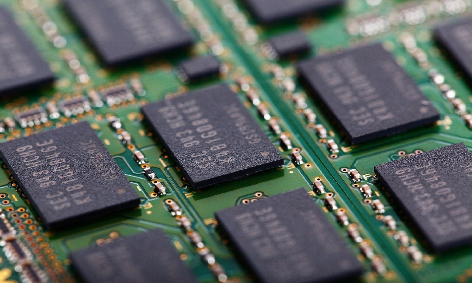 How memory chips work and how to program them